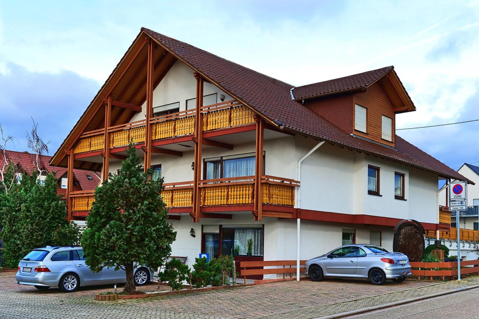 Hotel Garni Sebastian Kirrweiler  Экстерьер фото