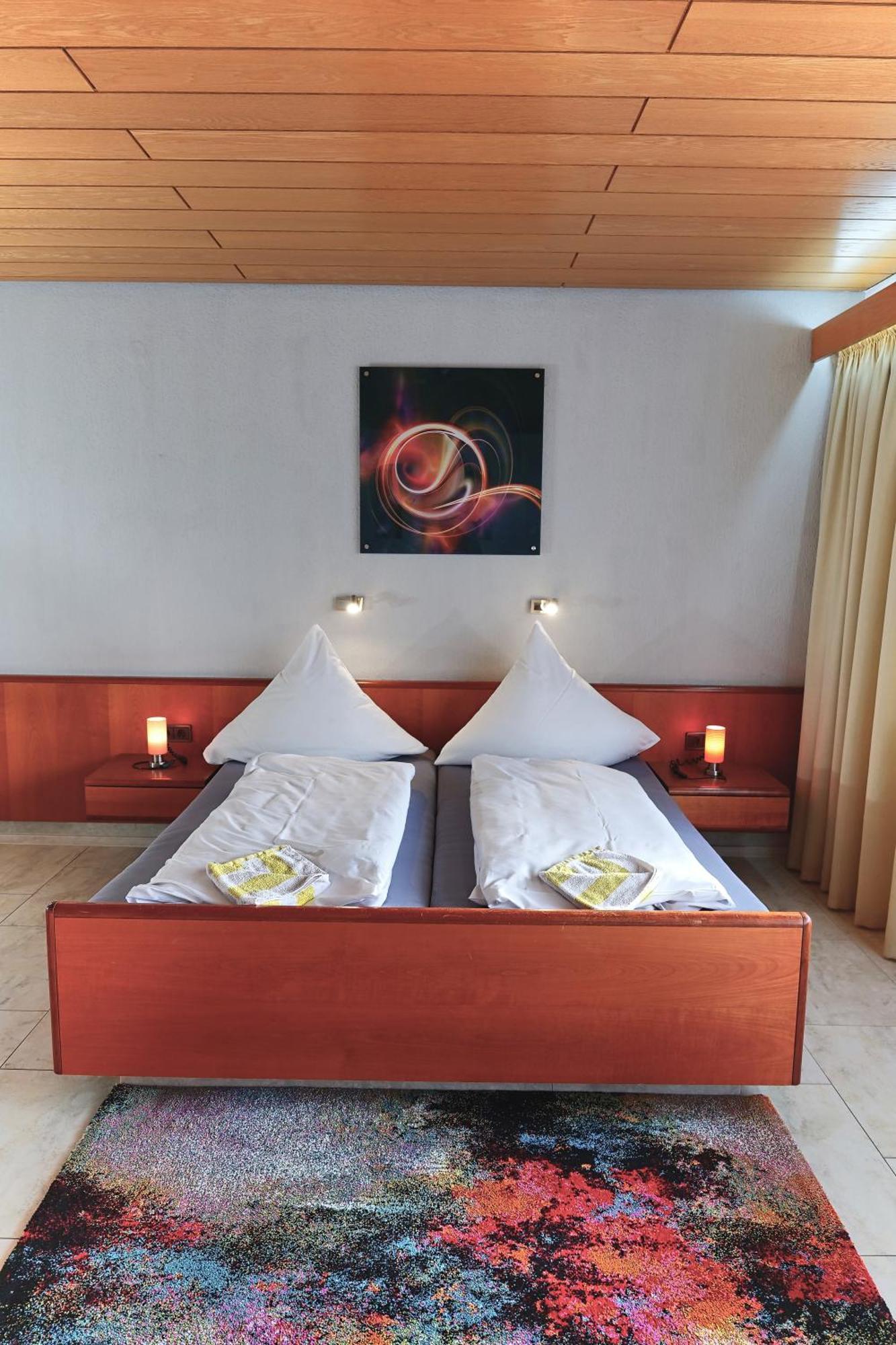 Hotel Garni Sebastian Kirrweiler  Экстерьер фото
