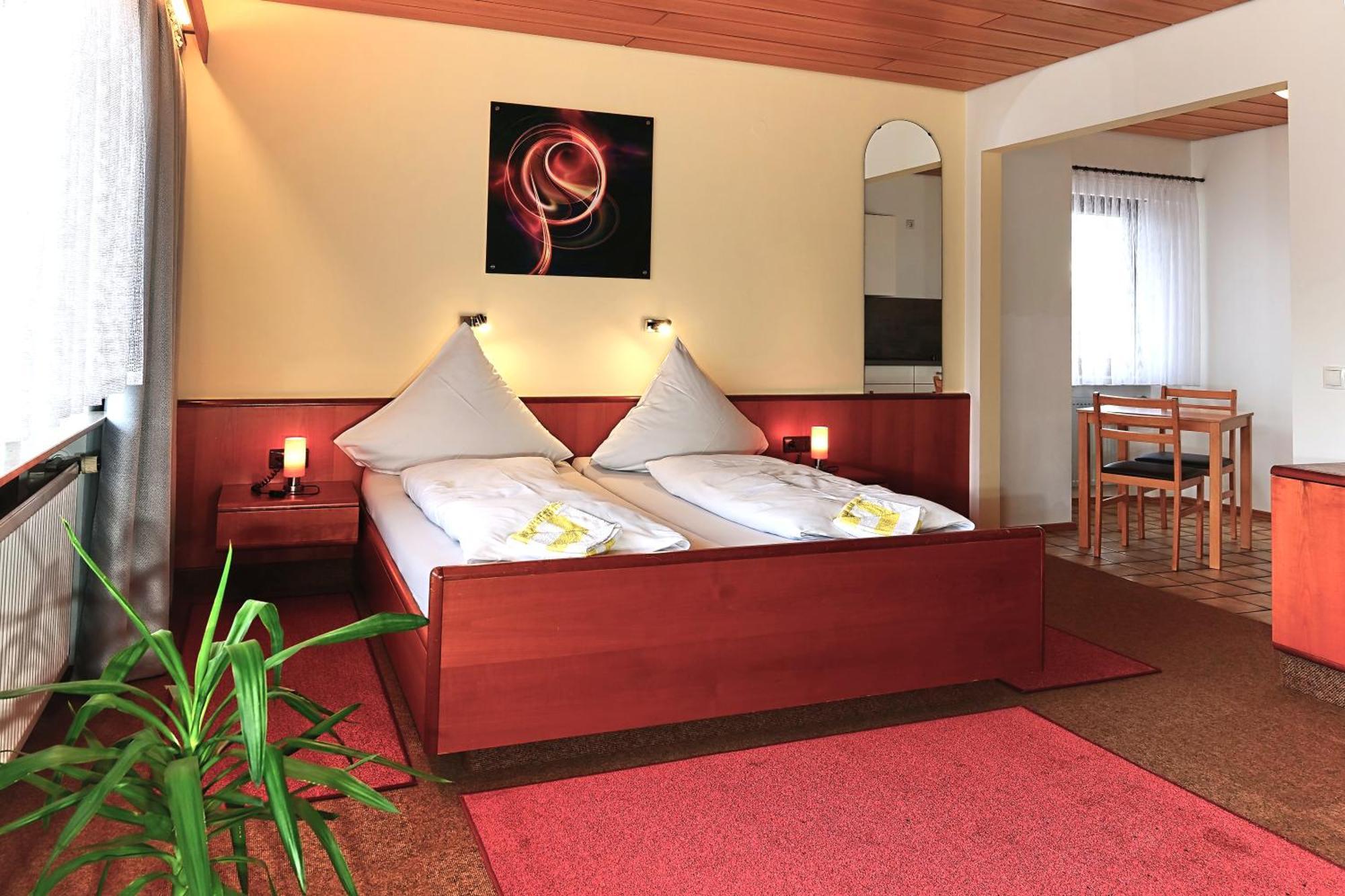 Hotel Garni Sebastian Kirrweiler  Экстерьер фото