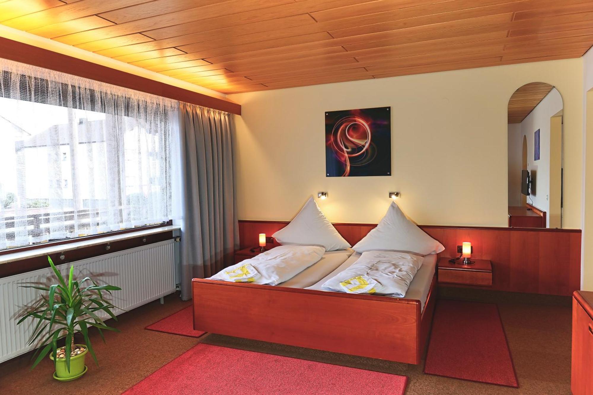 Hotel Garni Sebastian Kirrweiler  Экстерьер фото