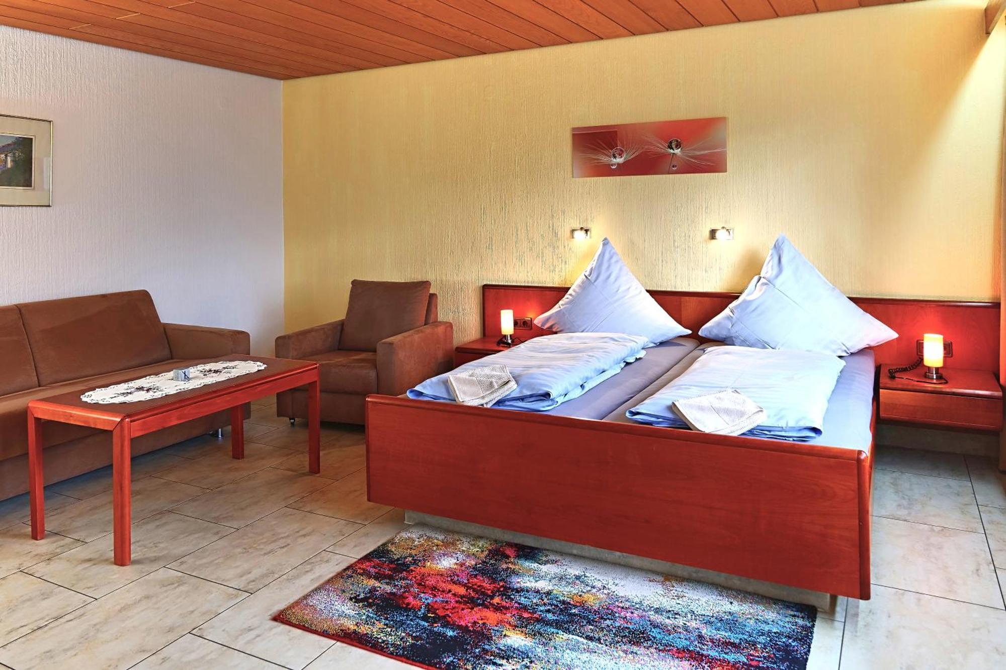 Hotel Garni Sebastian Kirrweiler  Экстерьер фото