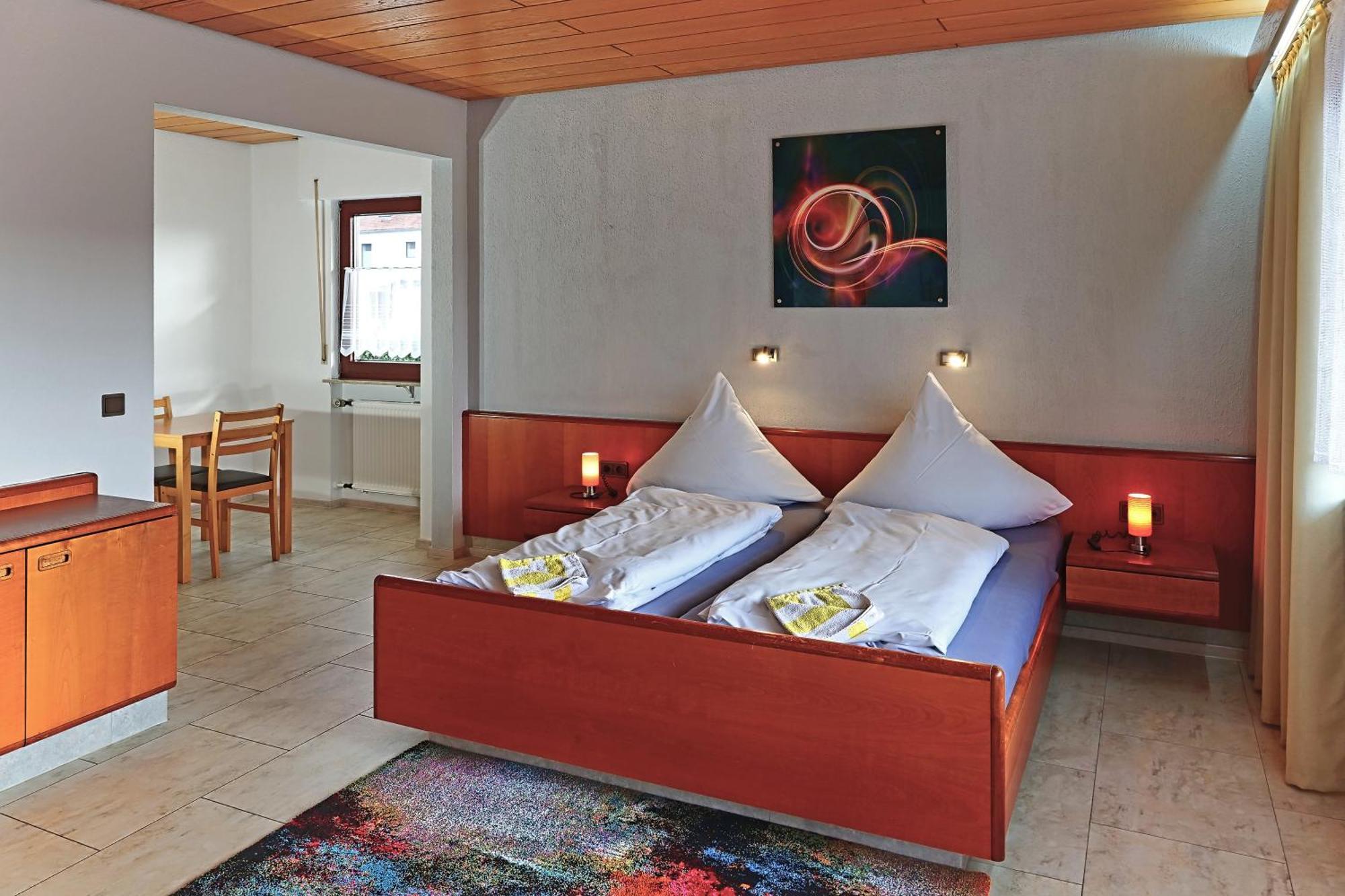Hotel Garni Sebastian Kirrweiler  Экстерьер фото