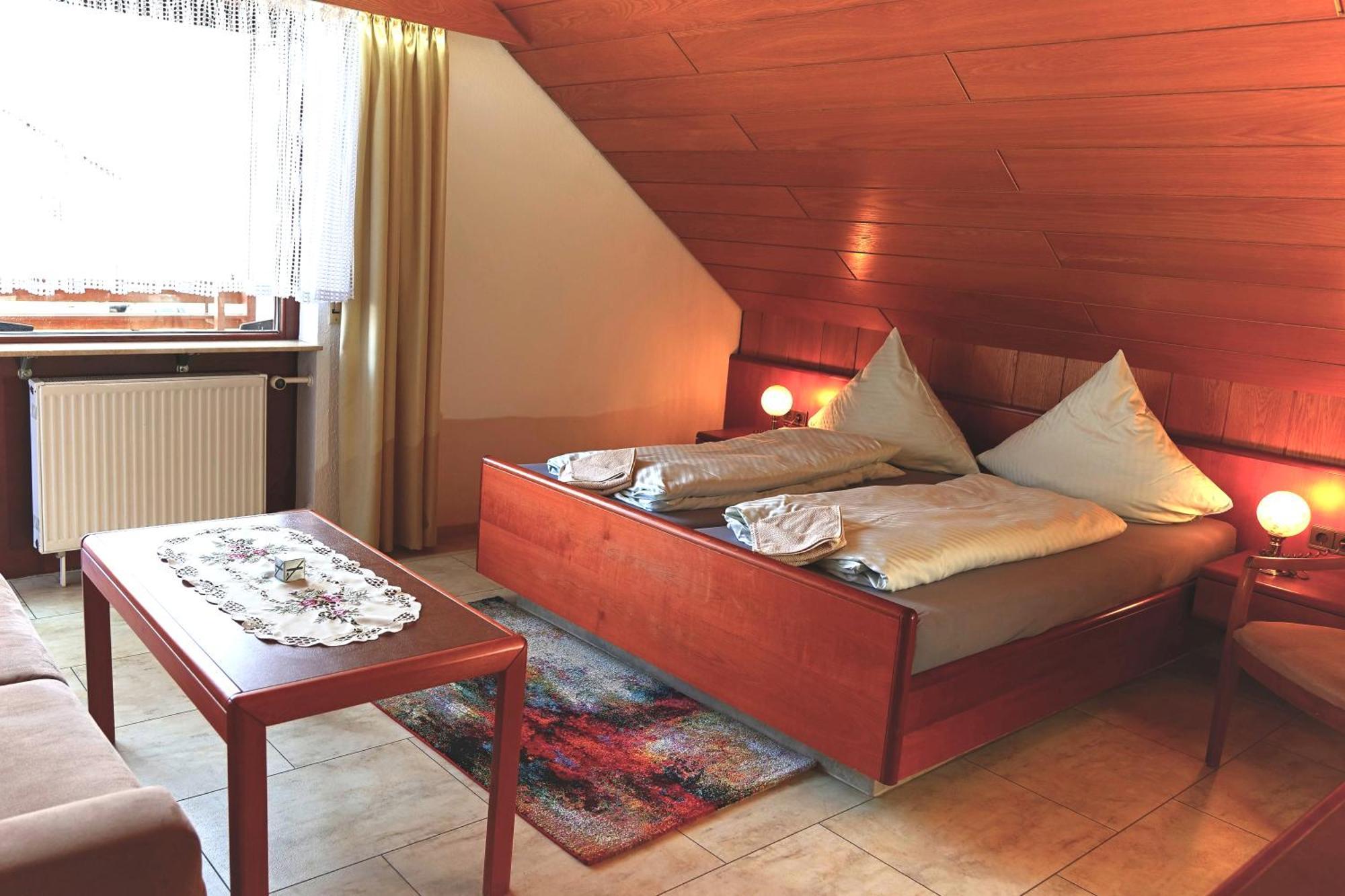 Hotel Garni Sebastian Kirrweiler  Экстерьер фото