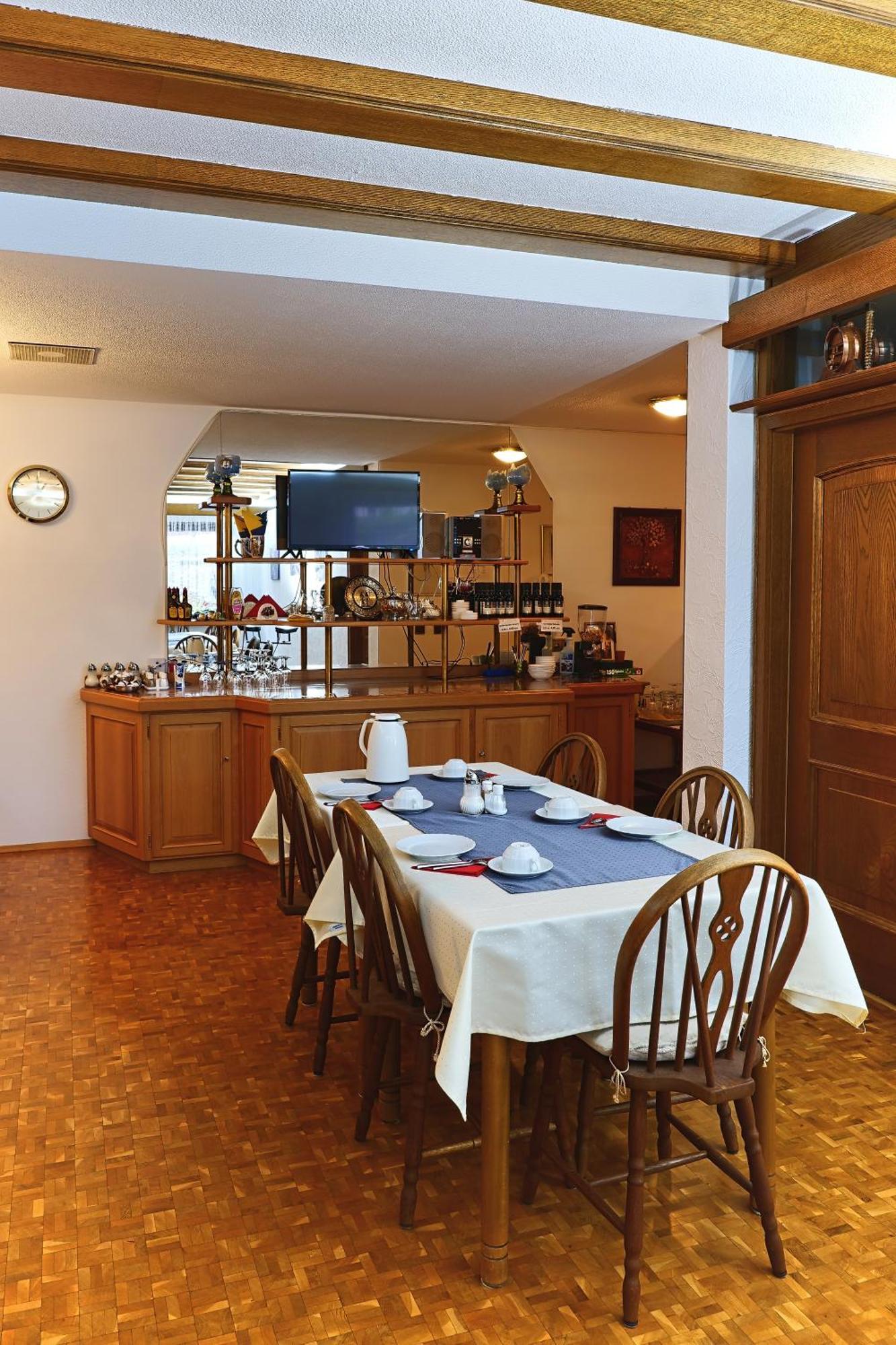 Hotel Garni Sebastian Kirrweiler  Экстерьер фото