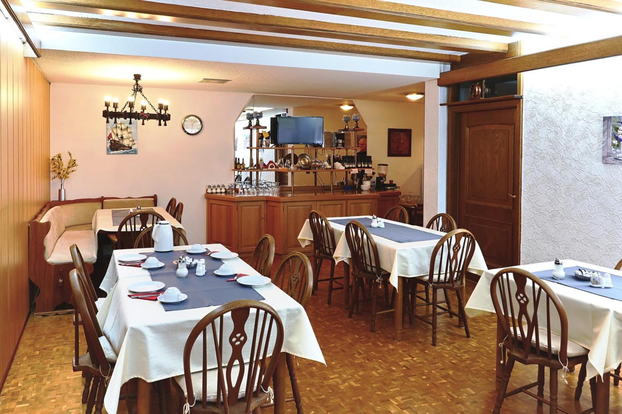 Hotel Garni Sebastian Kirrweiler  Экстерьер фото
