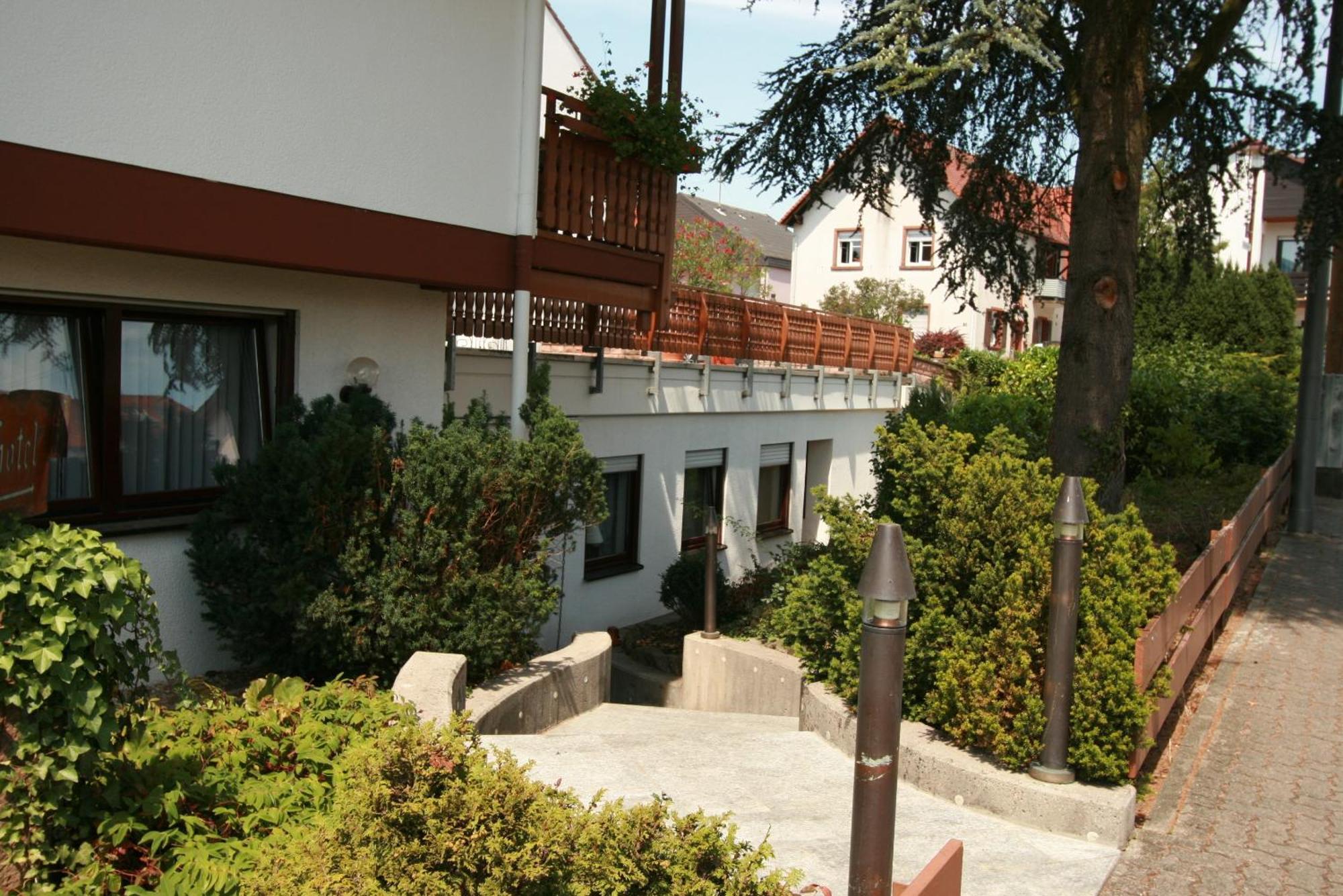 Hotel Garni Sebastian Kirrweiler  Экстерьер фото
