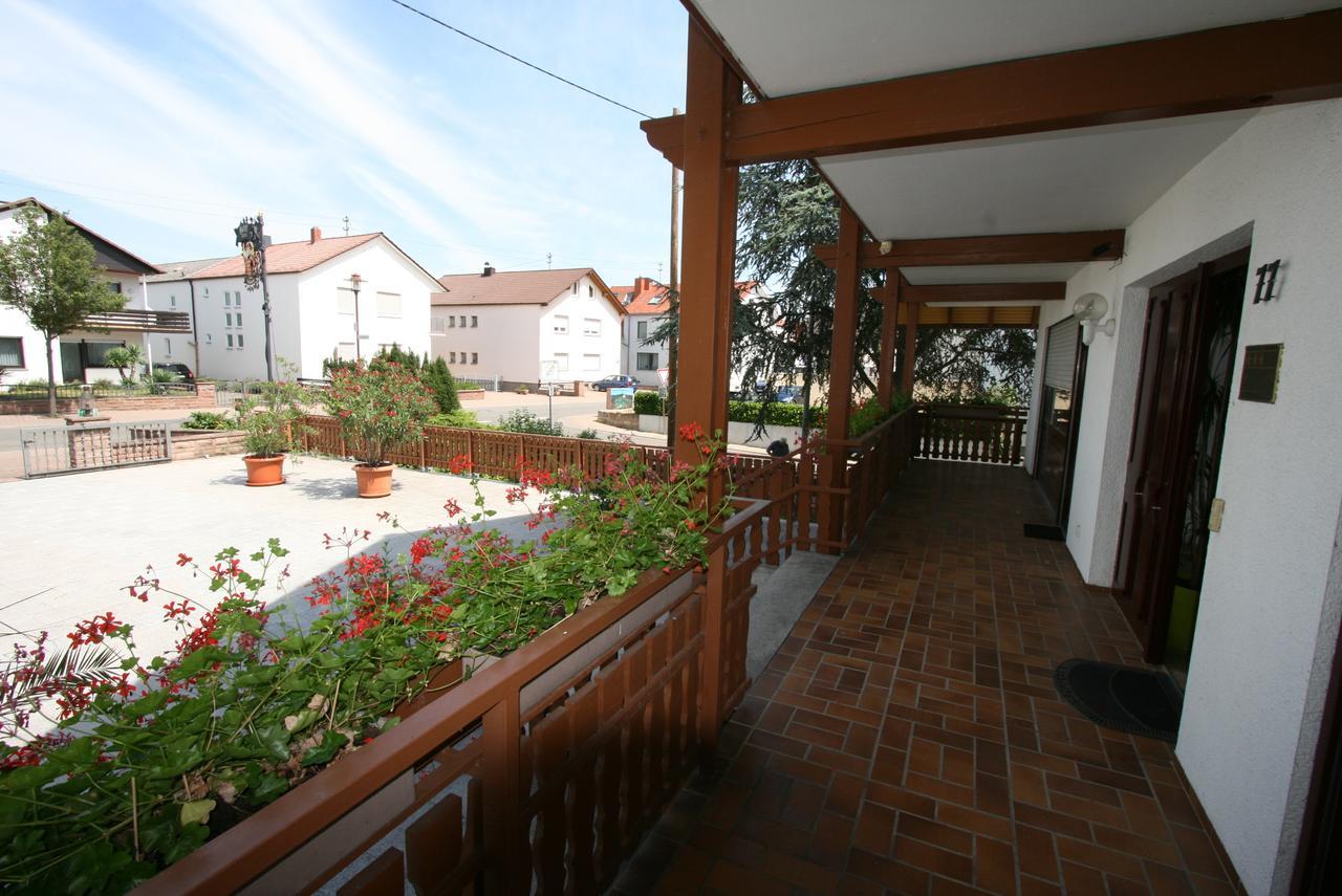 Hotel Garni Sebastian Kirrweiler  Экстерьер фото